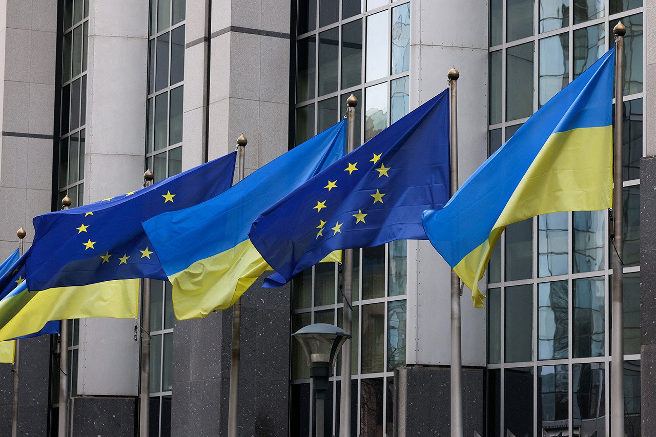 Ukraine gets €1B from EU, backed by frozen Russian assets