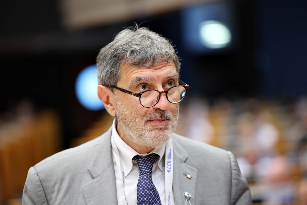 "Tourism must not forget the territories"