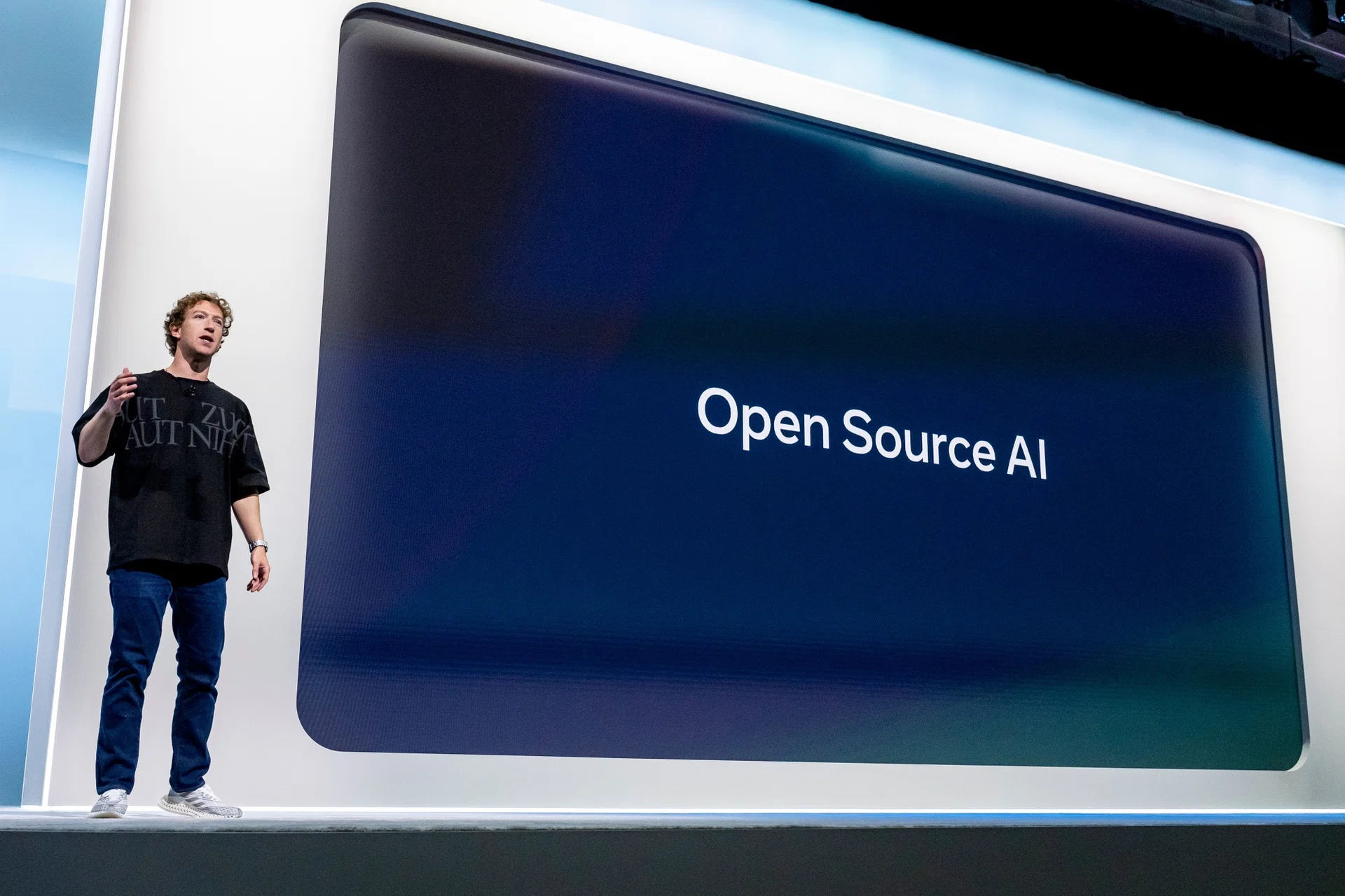 Apple loses top AI models executive to Meta’s hiring spree