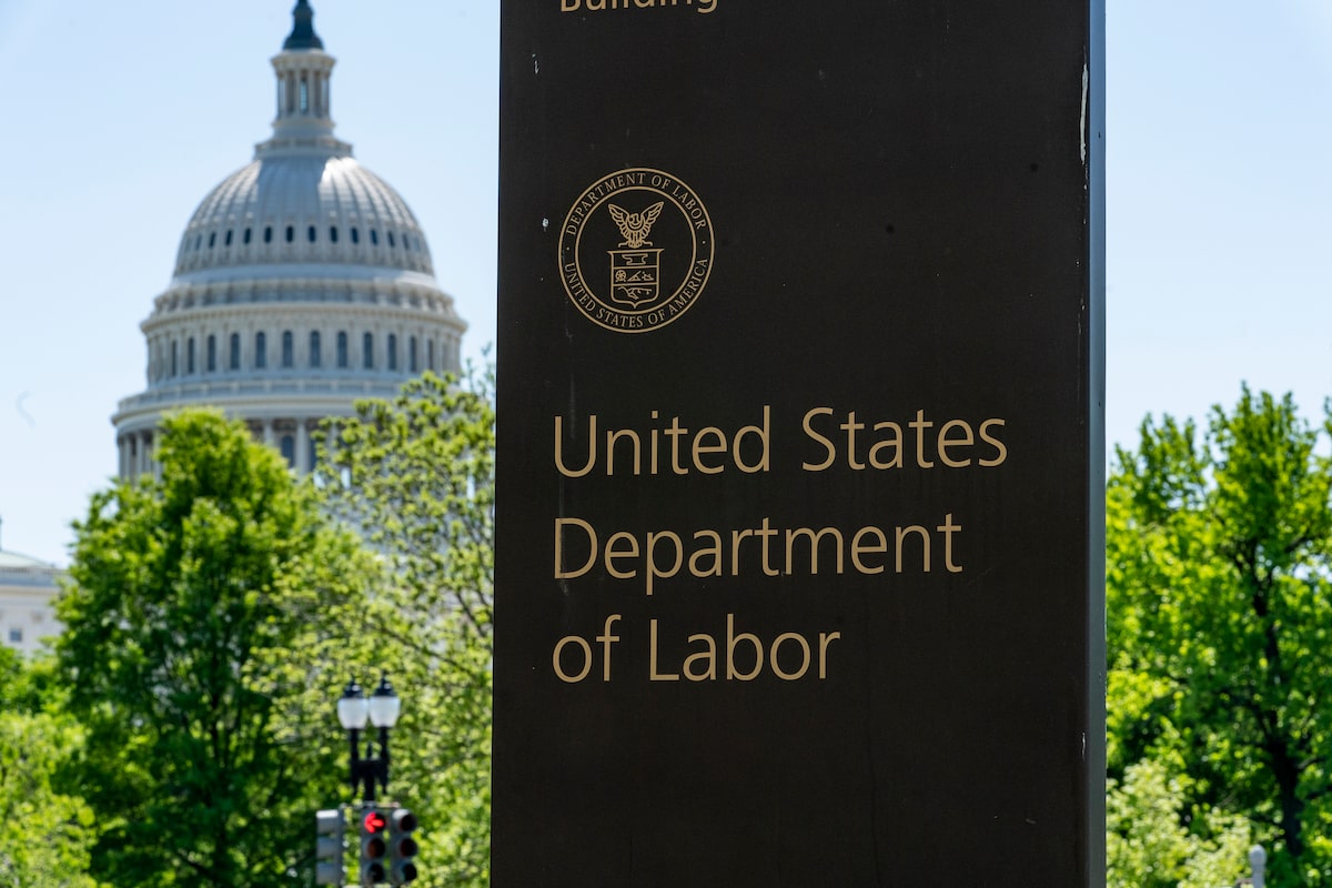 U.S. private payrolls unexpectedly decrease in June, layoffs remain low