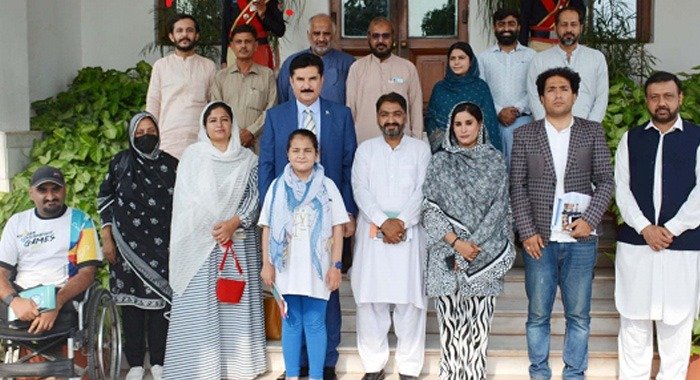 kp-governor-calls-for-root-level-reforms-in-dialogue-with-human-rights-and-media-delegation