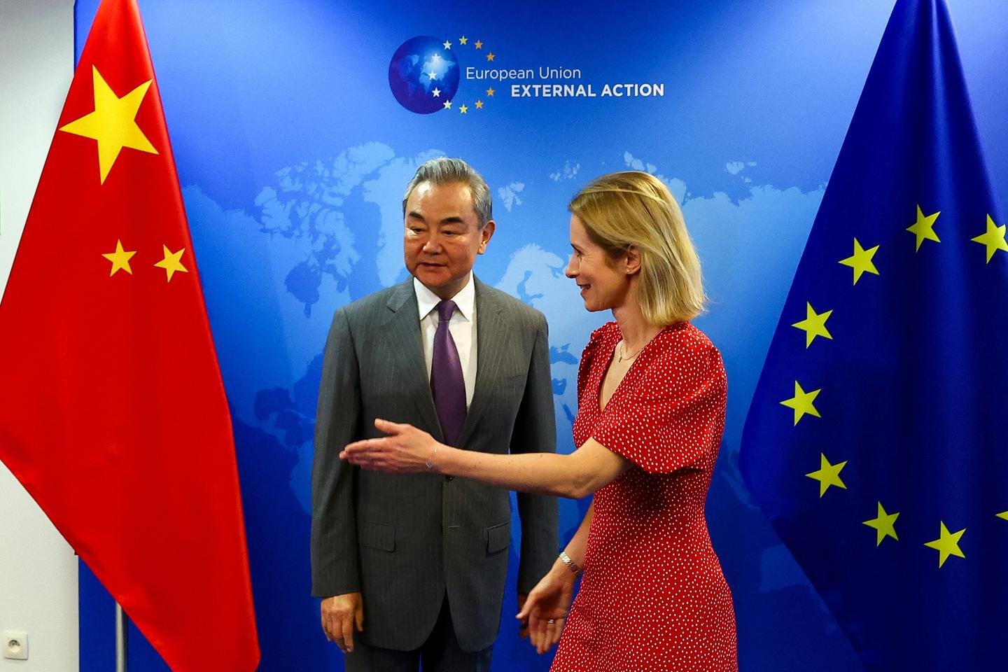 EU-China trade summit will begin amid discord
