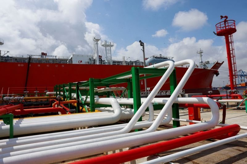 Oil prices fall as key trade talks falter ahead of tariff deadline
