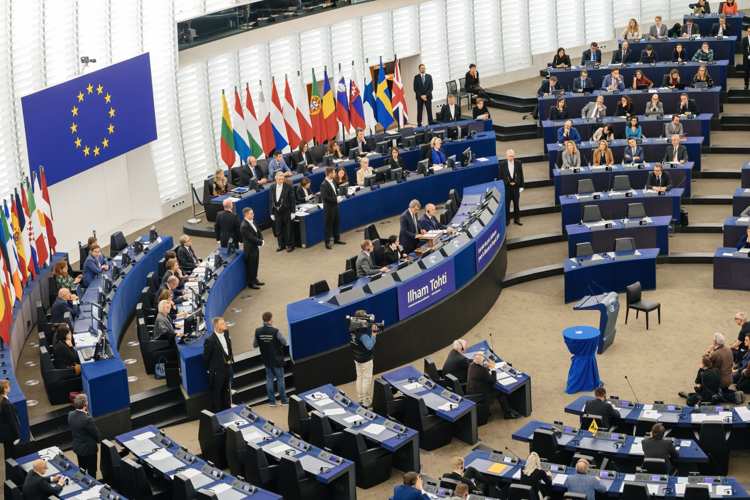 EU Holds Firm on AI Act Timeline Despite Tech Giant Pressure