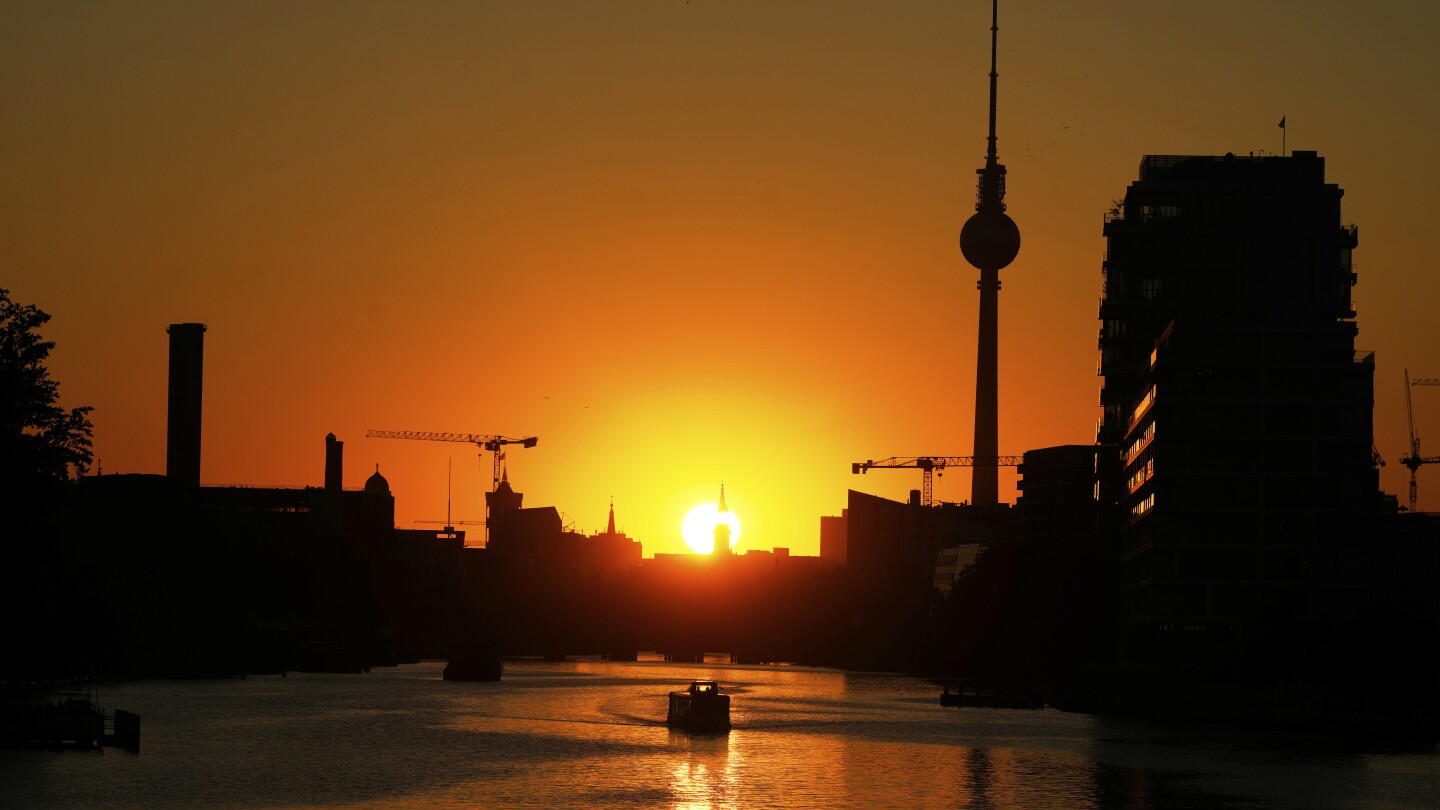 Europe sizzles in first major heat wave of summer