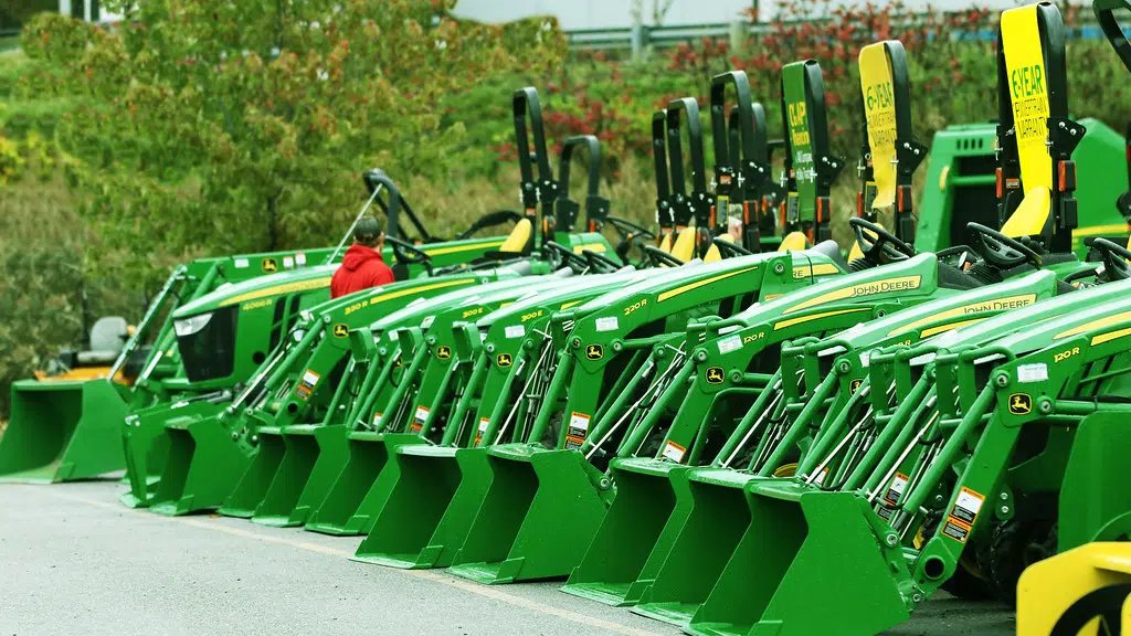 Deere announces more Iowa layoffs | The Mighty 790 KFGO