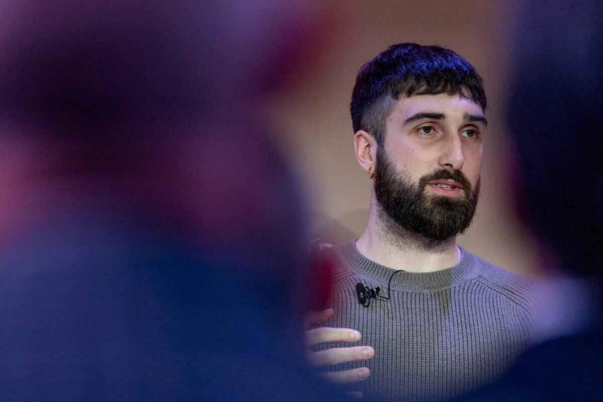 portrait of aidan gomez speaking at event