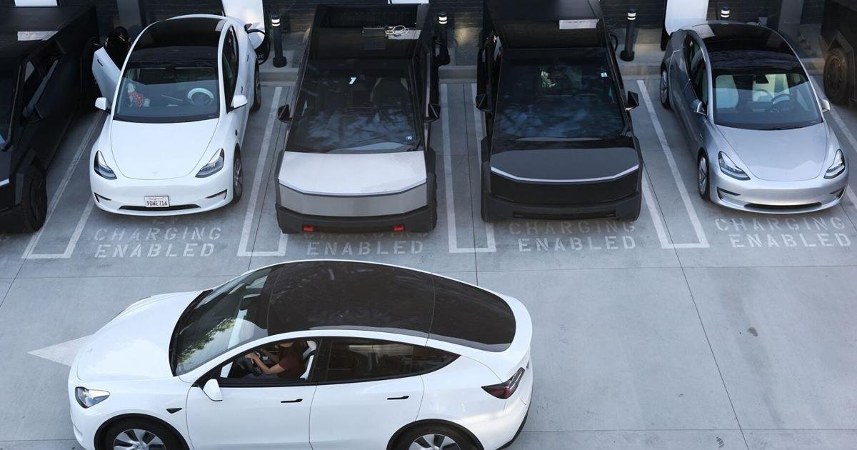 Hawaii auto dealers brace for steep tariffs' impacts on sales | Business