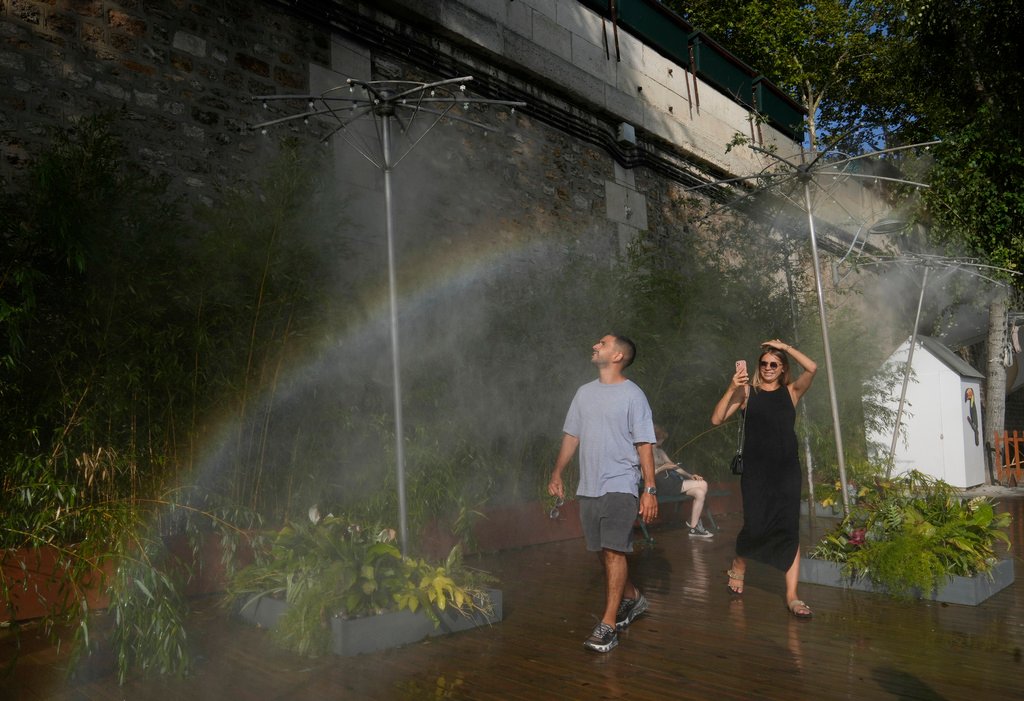 A heat wave scorches parts of Europe and fans wildfire threat in France