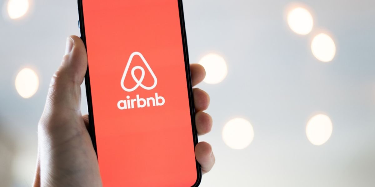Airbnb reports high customer satisfaction with Services, Experiences