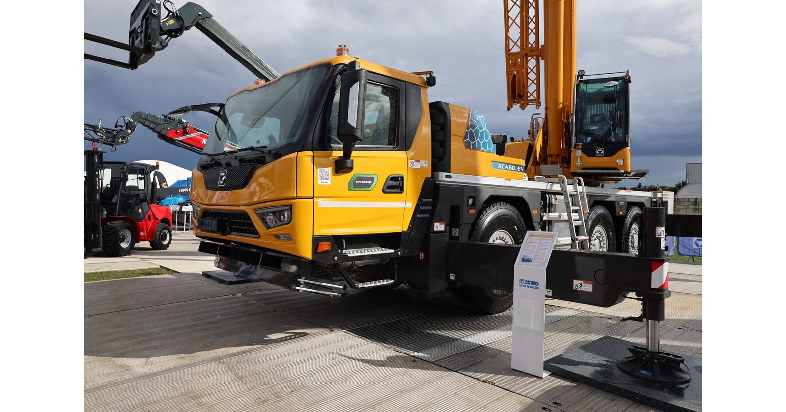 XCMG Introduces the Industry's First Hybrid All-Terrain Crane at European Exhibitions, Driving a Sustainable Shift in Construction Equipment