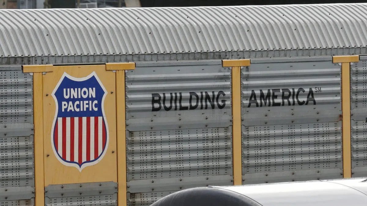Largest U.S. rail union intends to oppose Norfolk Southern and Union Pacific merger