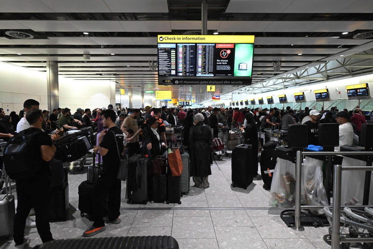 Travellers wait in terminal 4 at Heathrow Airport, west of London on September 20, 2025. Photo by JUSTIN TALLIS / AFP