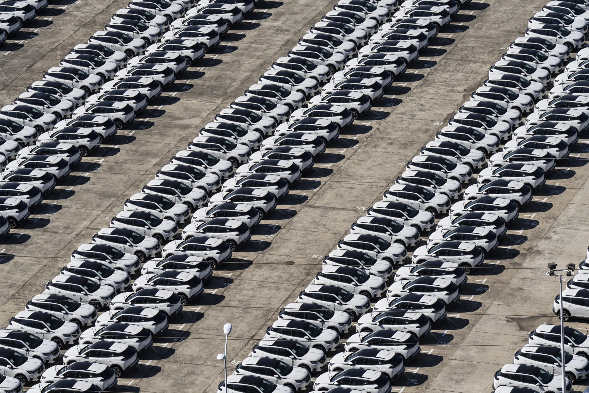 Russia export slide forcing a rethink at some Chinese carmakers