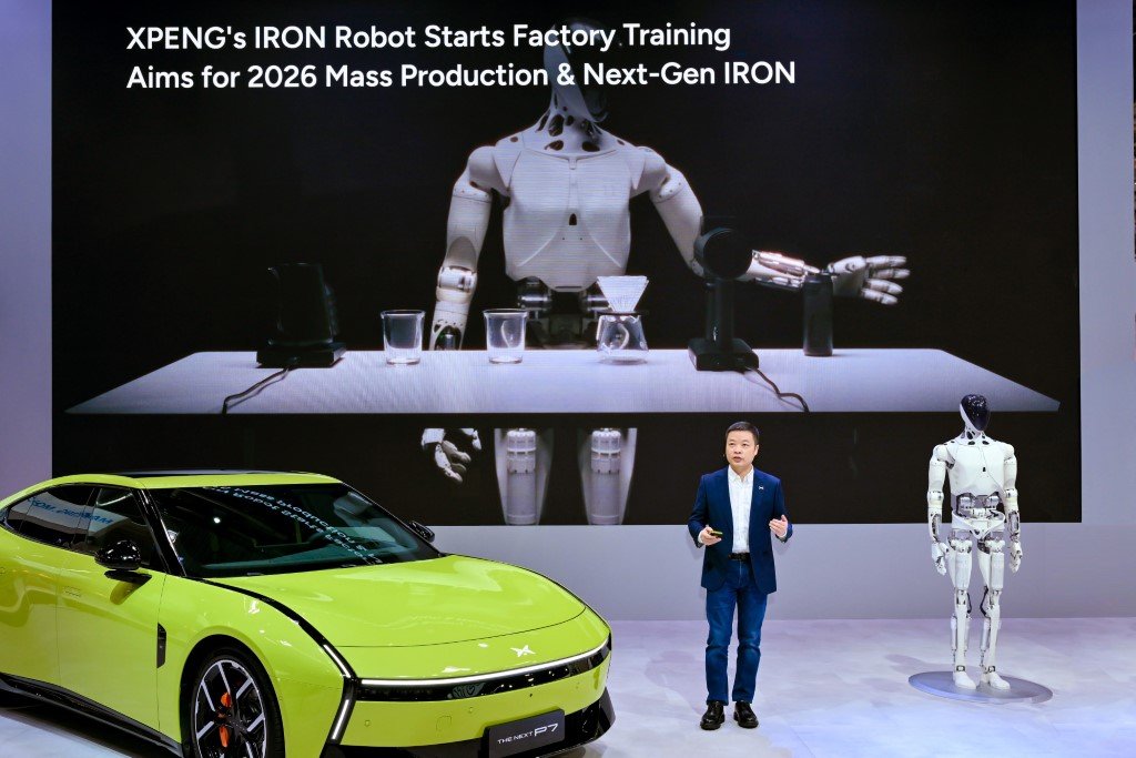 News: Xpeng showcases latest tech: Next-gen P7 sedan, humanoid robot, flying car