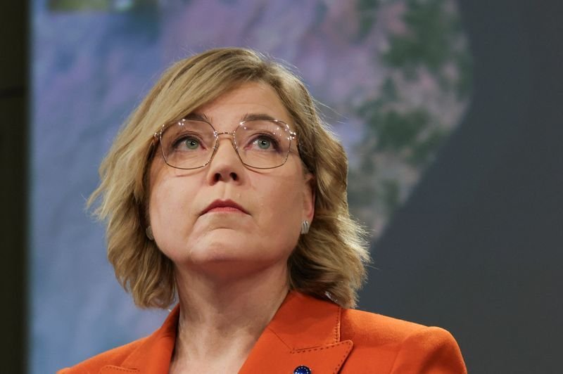 EU wants to enlist online platforms to fight hybrid threats, EU document shows