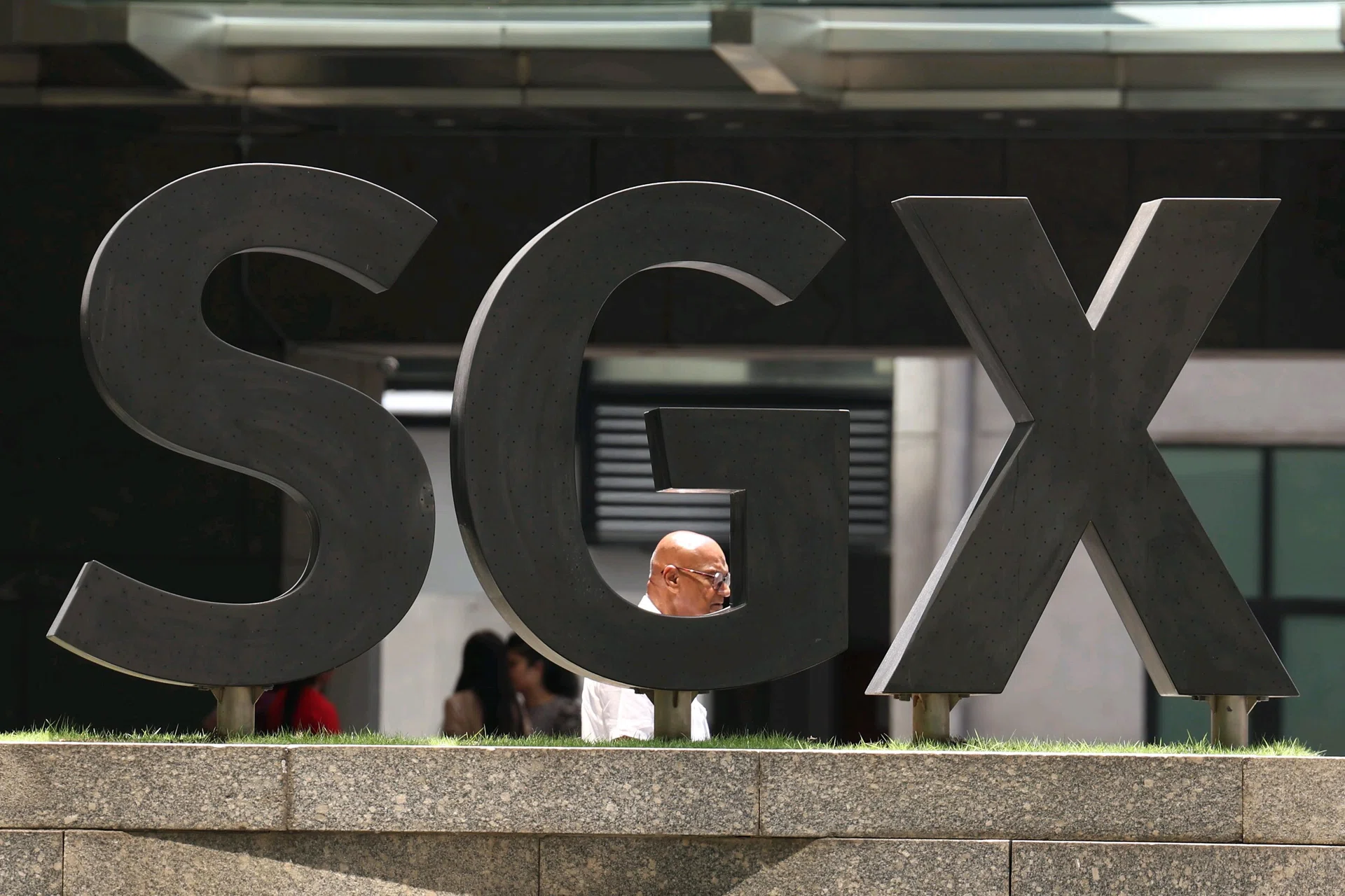 Capital-raising focus: Reclaims Global, iWow, Vividthree