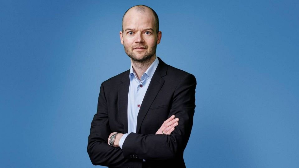 Rasmus Errboe is the CEO of Ørsted. He is reportedly set to hand out dismissal notices in the wind turbine company this week, writes Berlingske.