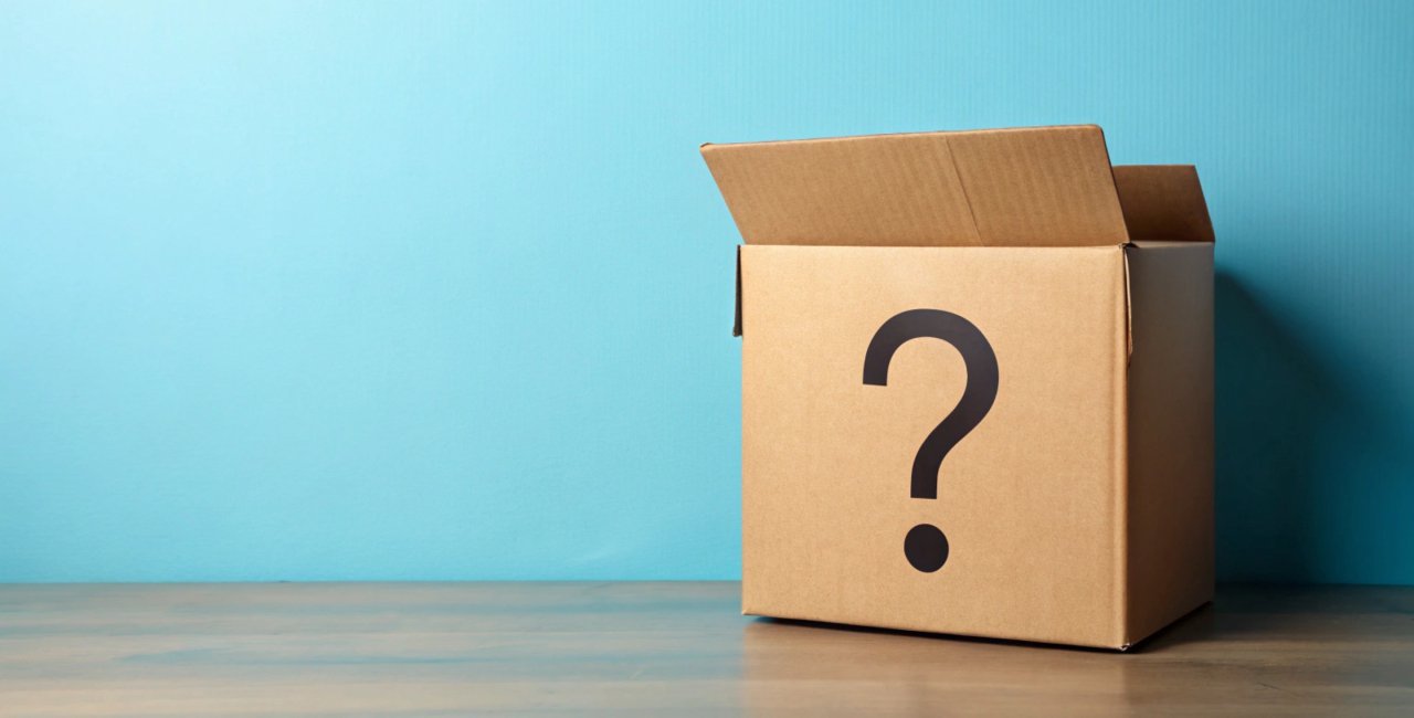 Prague shoppers gamble on lost and unclaimed parcels in new pop-up store