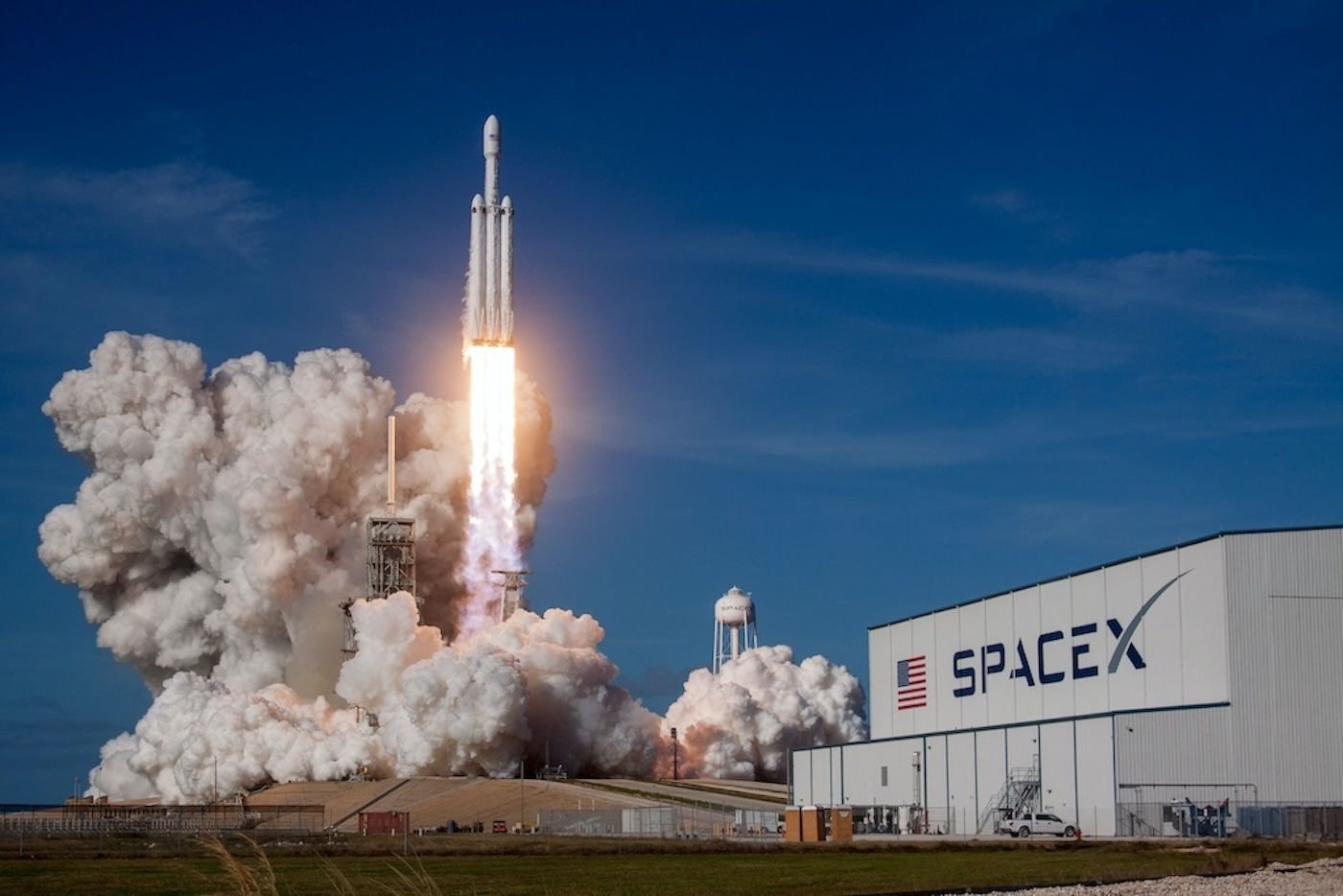 SpaceX’s $400 Billion Moonshot: How to Invest in Elon Musk’s Rocket Empire in 2025
