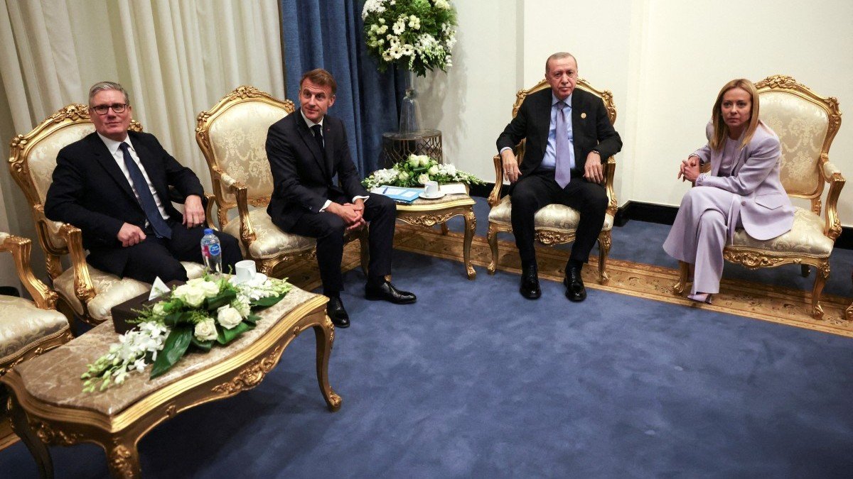 Britain’s Prime Minister Keir Starmer, France’s President Emmanuel Macron, Turkey’s President Recep Tayyip Erdogan and Italy’s Prime Minister Giorgia Meloni (L-R) during a meeting on the sidelines of the Sharm El-Sheikh Peace Summit on October 13, 2025.