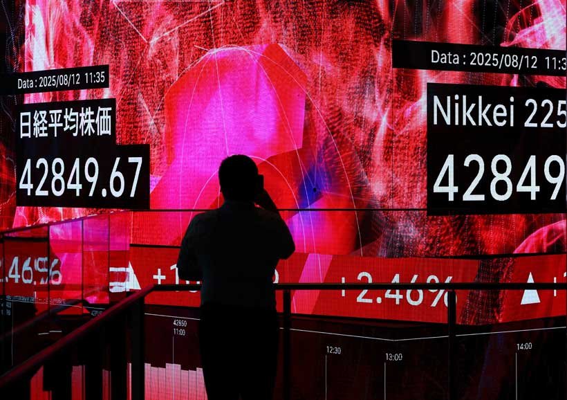 Asia Attracts $100 Billion in Capital as Investors Diversify Beyond U.S.