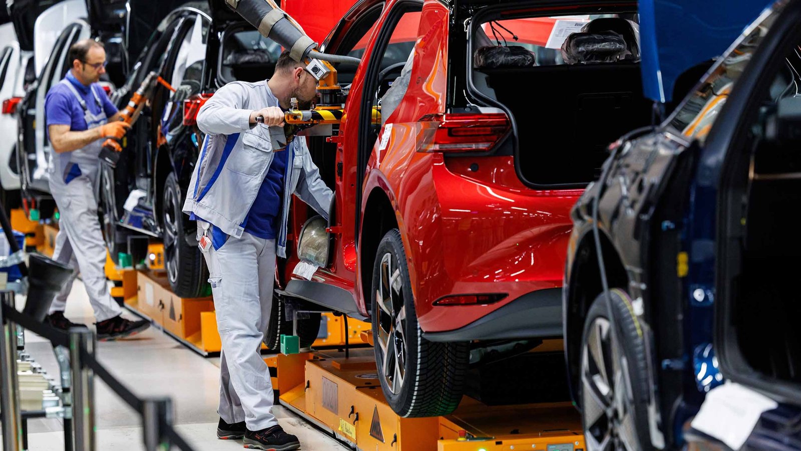 Climate plans out as rightwing MEPs vote to slash EU sustainability rules