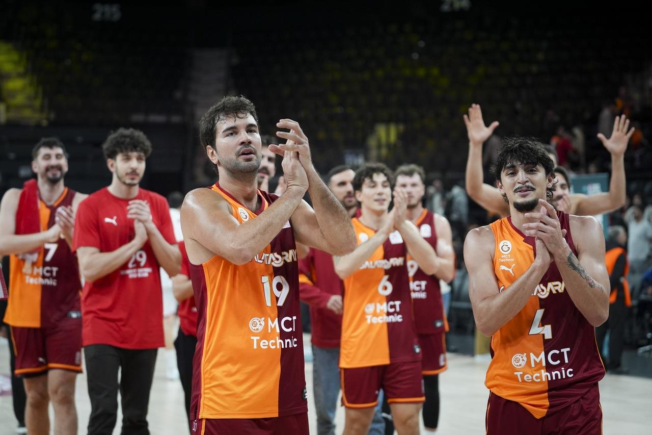 Galatasaray MCT Technic players celebrate their victory after a Türkiye Sigorta Basketball Super League Week 5 match against Karsiyaka in Istanbul, Türkiye, October 26, 2025. (AA Photo)