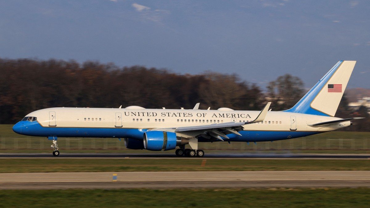 A plane transporting a U.S. delegation including US Secretary of State Marco Rubio, lands at Geneva airport, on November 23, 2025.