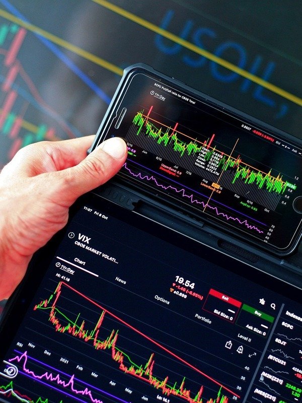 Can the EV Battery King Recharge Its Market Momentum?