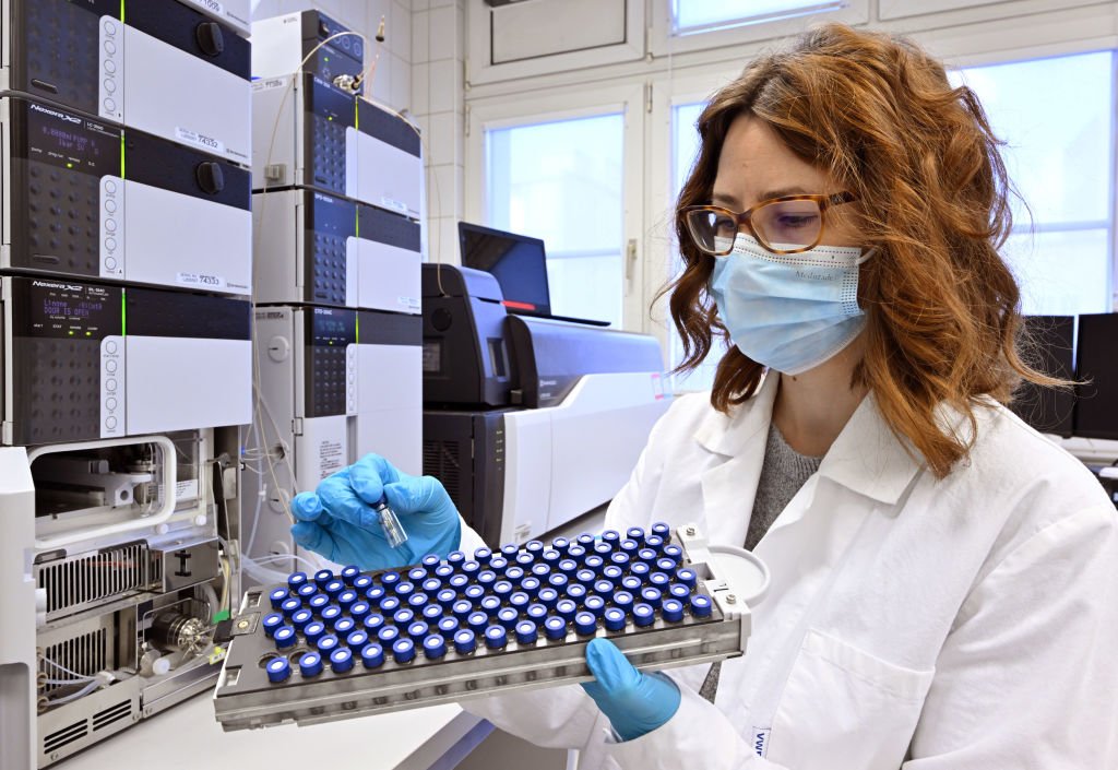 Researchers reconstruct smells of the past