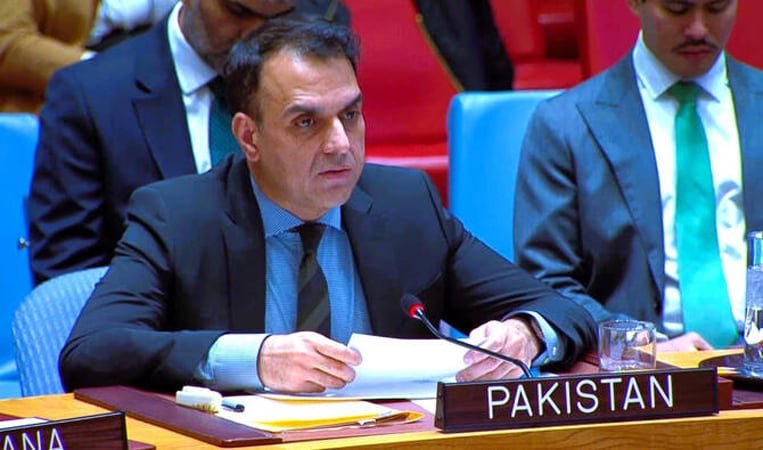 Pakistan urges diplomacy on Iran nuclear issue