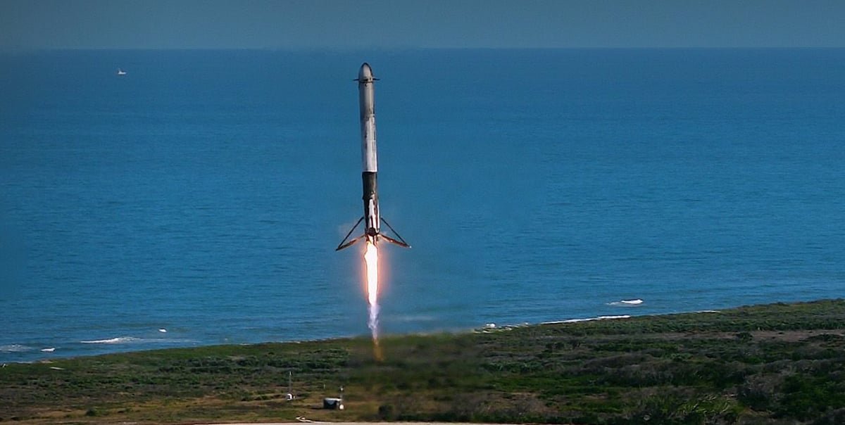 Elon Musk Denies SpaceX Raising Funds At $800 Billion Valuation