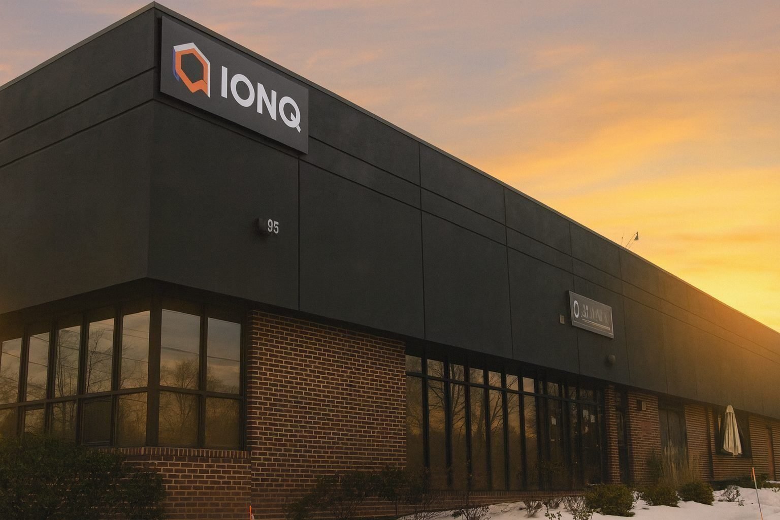 IonQ (IONQ) Stock Outlook: This Week’s News, Analyst Targets, and What to Watch Next Week (Updated Dec. 14, 2025)