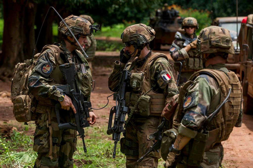 10,000 Soldiers for Ukraine: France Discusses Deployment of Two Brigades under European Security Assurances