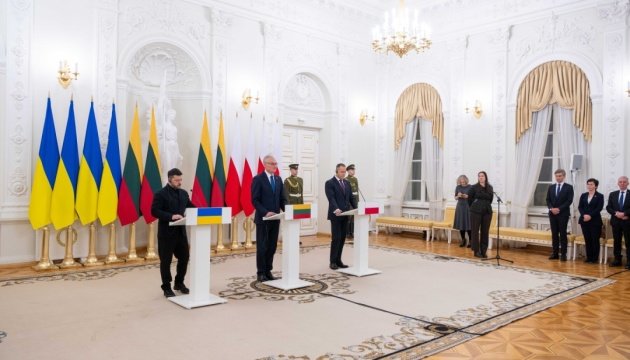 Zelensky urges US, Europe to keep up pressure on Russia amid diplomacy talks