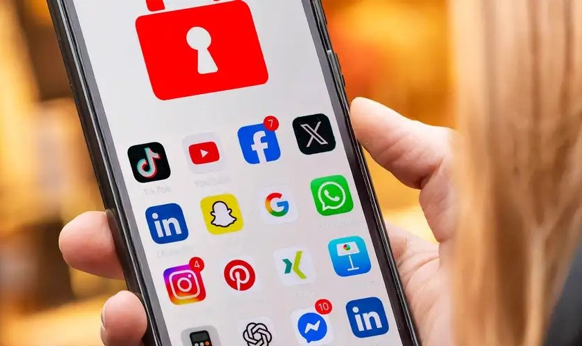 France plans social media ban for children under 15