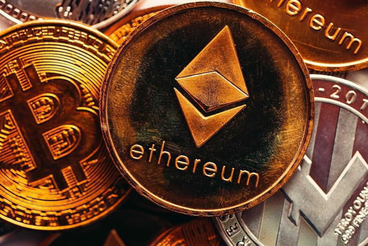 Ethereum coin by Amhnasim via Pixabay