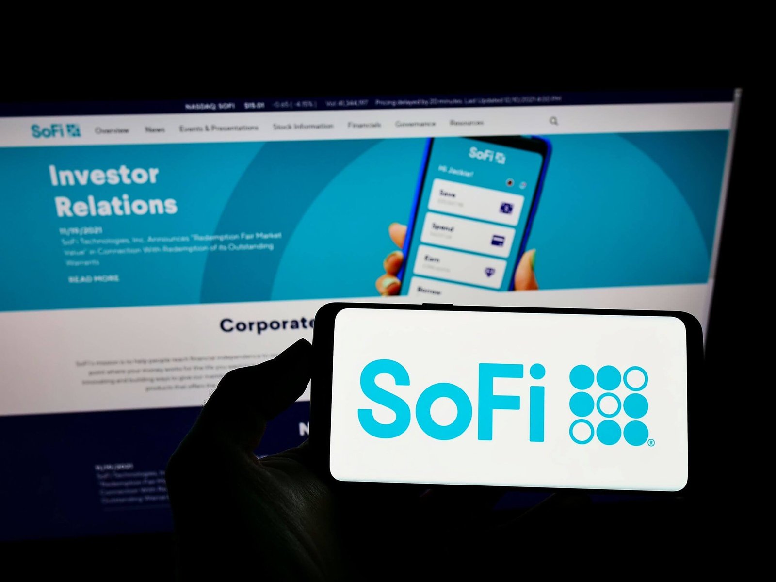 SoFi (SOFI) Stock Pulls Back After Cashing In on 2025 Rally