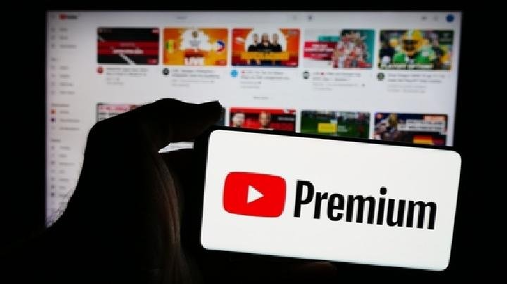 YouTube Targets Ad Blockers, Pushes Users to Premium?