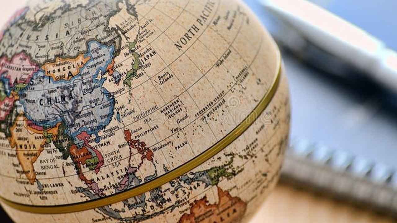 Global shares trade lower as tech stocks plunge
