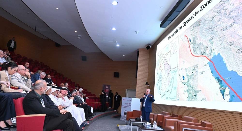QU hosts international conference to advance research on ‘sabkhas’, promote conservation