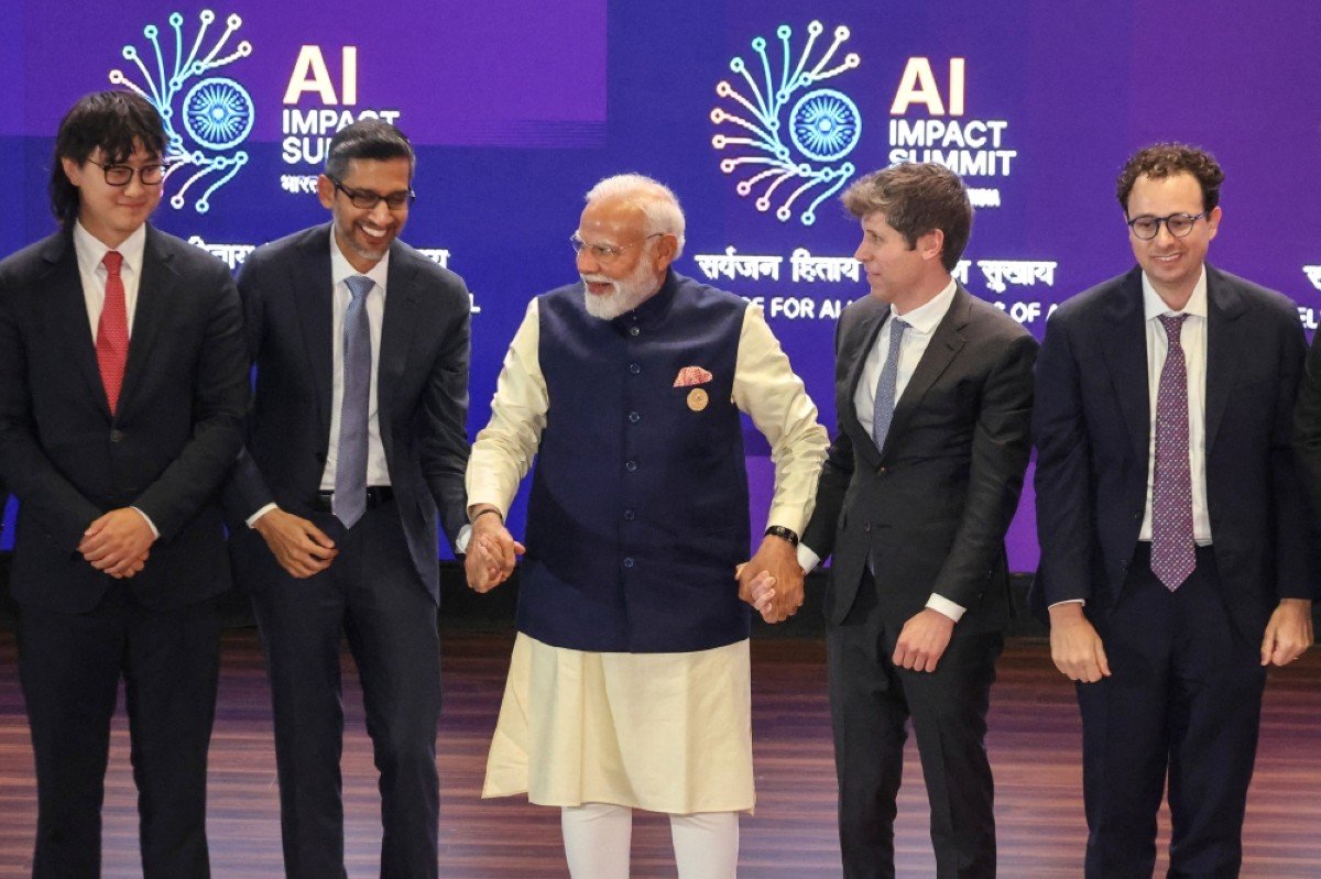 Summit photo op fails to unite AI startup rivals