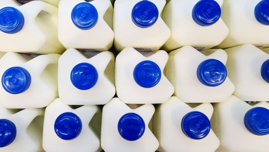 bne IntelliNews - Russia dumps milk as overproduction crisis drives up dairy prices