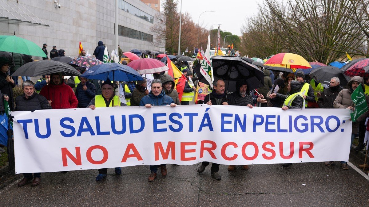 Protesters carry a banner reading: “Your health is in danger: No to Mercosur” during a farmers protest against the EU-Mercosur trade deal and the economic pressures facing the agricultural sector in Valladolid, on January 29, 2026.
