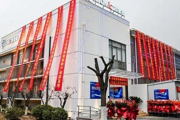 Startup Enters New Arena of Atomic-Level Chips as Silicon Nears Limits