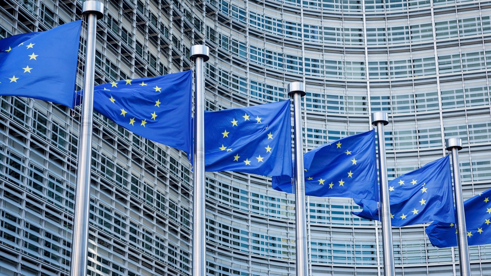 Editor’s note: low-carbon leadership: legislation or laissez faire