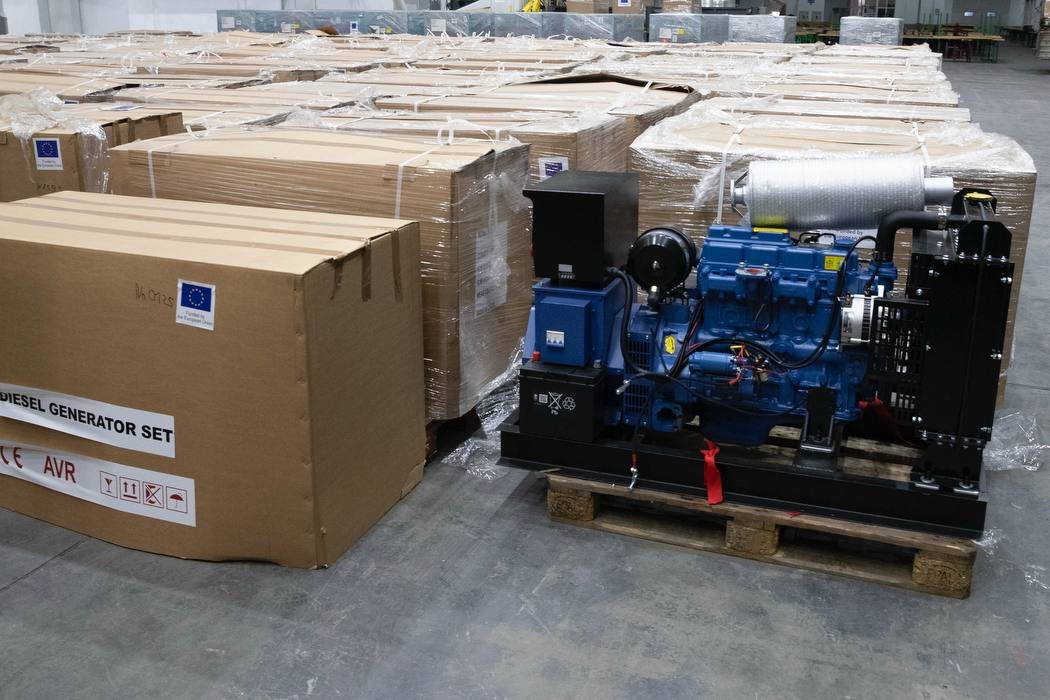500 EU generators arrive in Kyiv to keep heating running in apartment buildings