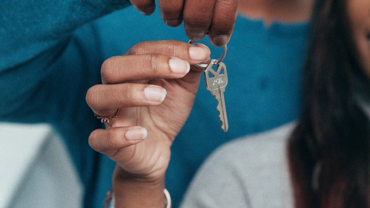 Woman shares why finding a place to live in Delhi is harder than building a startup