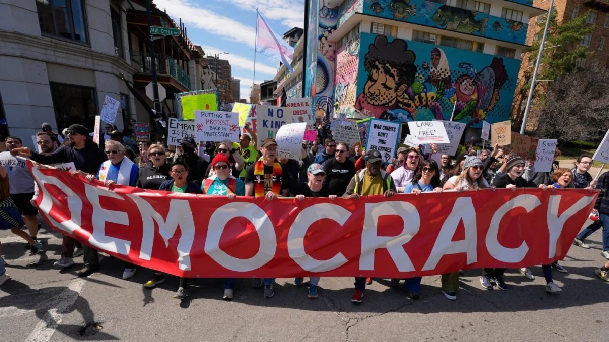 ‘No Kings’ rallies draw crowds across US, in Europe. Springsteen headlines Minnesota demonstration